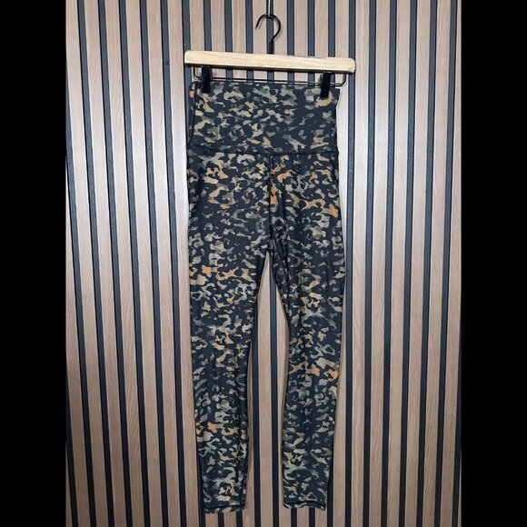 Fabletics Leggings S / M Therma Flex Ultra HighRise Define Powerhold Leopard Art - Picture 1 of 7